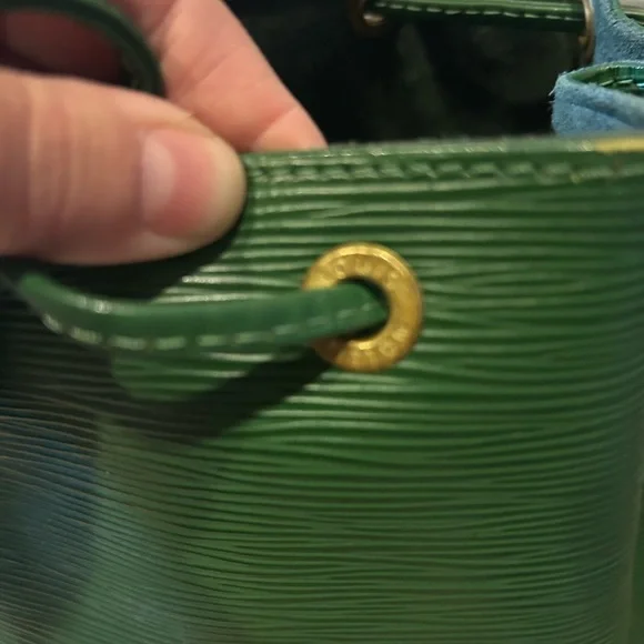 Louis Vuitton Forest Green Leather Shoulder Bag - Picture 5 of 9